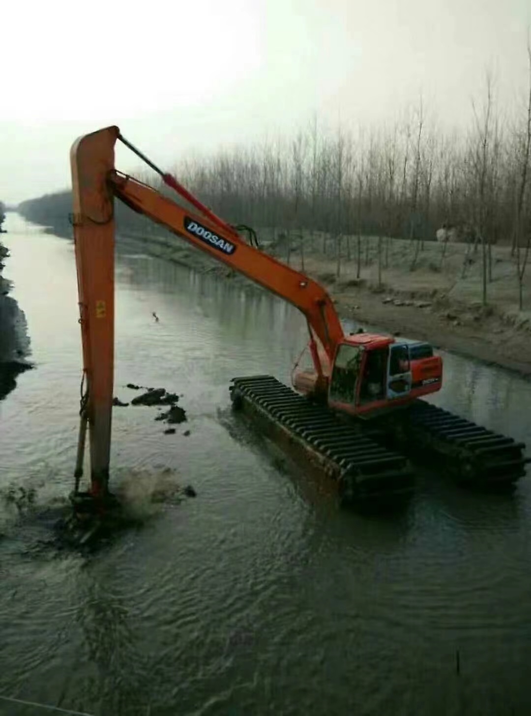 汉中船挖机河道清淤价格,水上两用挖掘机出租小型全国租赁